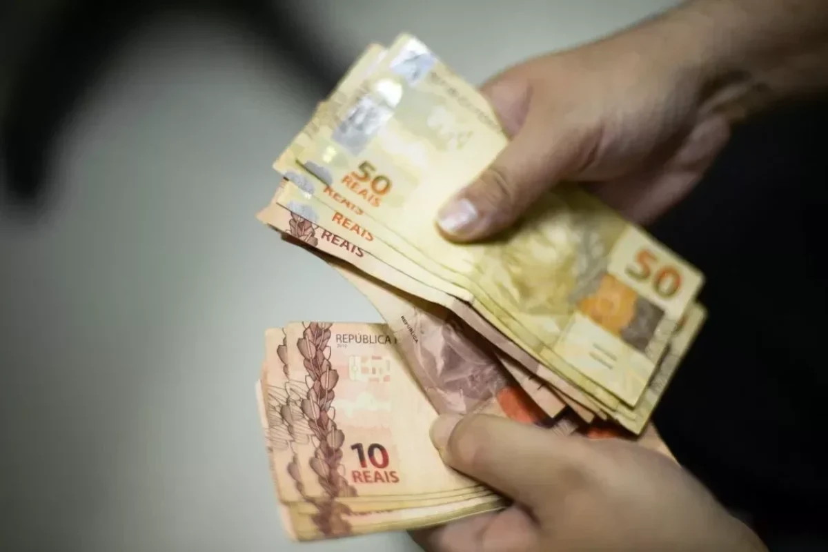 13-dos-aposentados-e-pensionistas-e-antecipado-para-os-meses-de-abril-e-maio-7657506d-cb1b-4f52-8522-73749aca2a16.jpg
