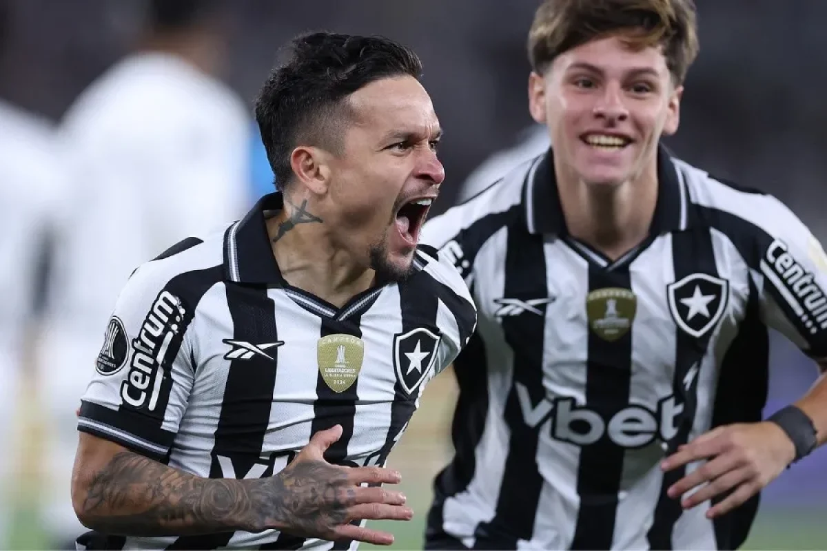 Botafogo-marca-com-15-segundos-supera-a-LDU-e-vai-0027162000202508142123