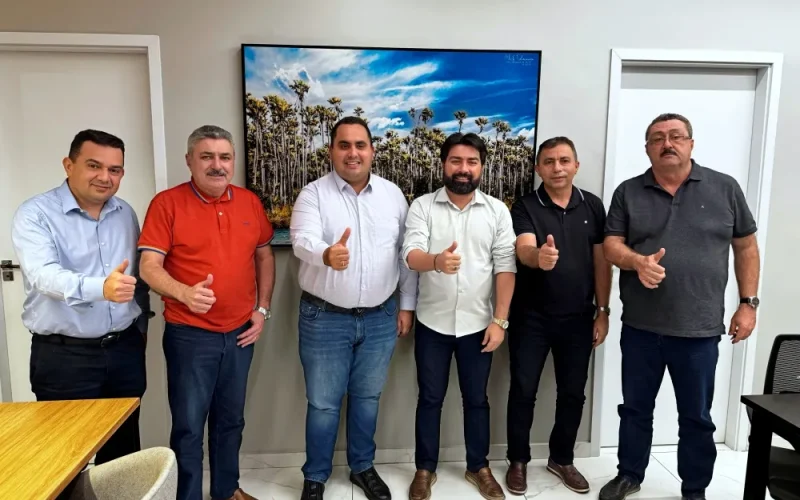Prefeito-Magno-Dantas-cumpre-extensa-agenda-em-Teresina-e-trata-de-obras-seca-e-visita-do-governador-a-Simoes-13