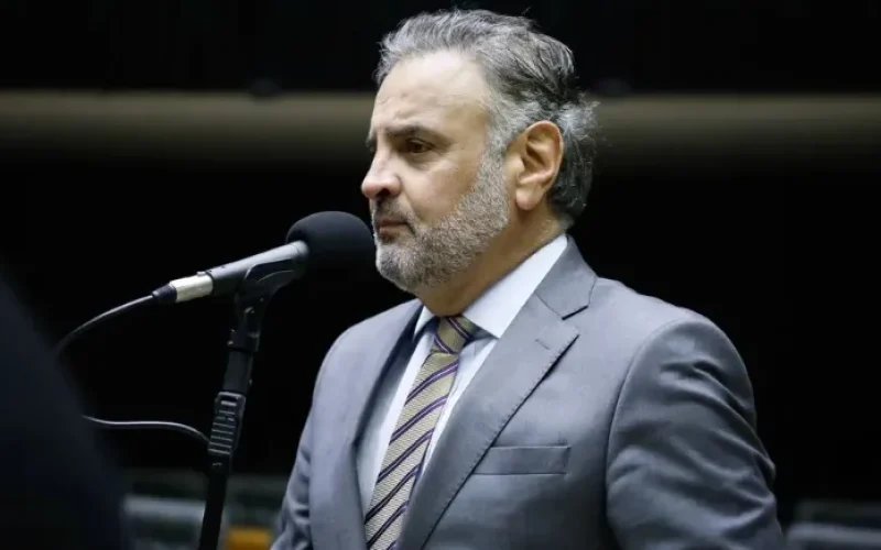 aecio-neves-no-plenario-da-camara-dos-deputados-em-18-de-outubro-de-2022--7ad89e8e087c4327