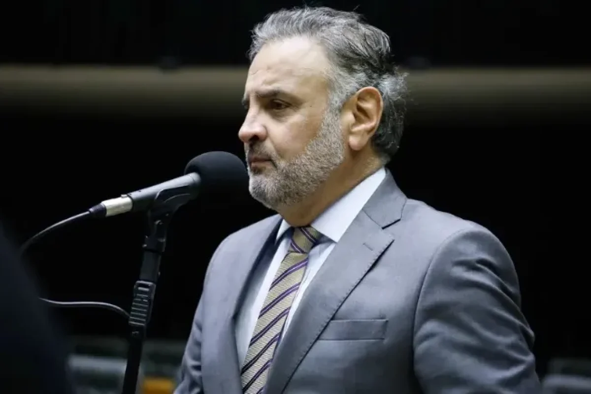 aecio-neves-no-plenario-da-camara-dos-deputados-em-18-de-outubro-de-2022--7ad89e8e087c4327