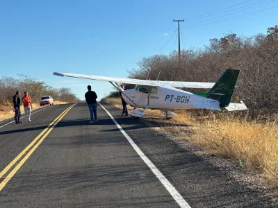 aviao_faz_pouso_forcado_em_rodovia_no_piaui