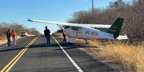 aviao_faz_pouso_forcado_em_rodovia_no_piaui