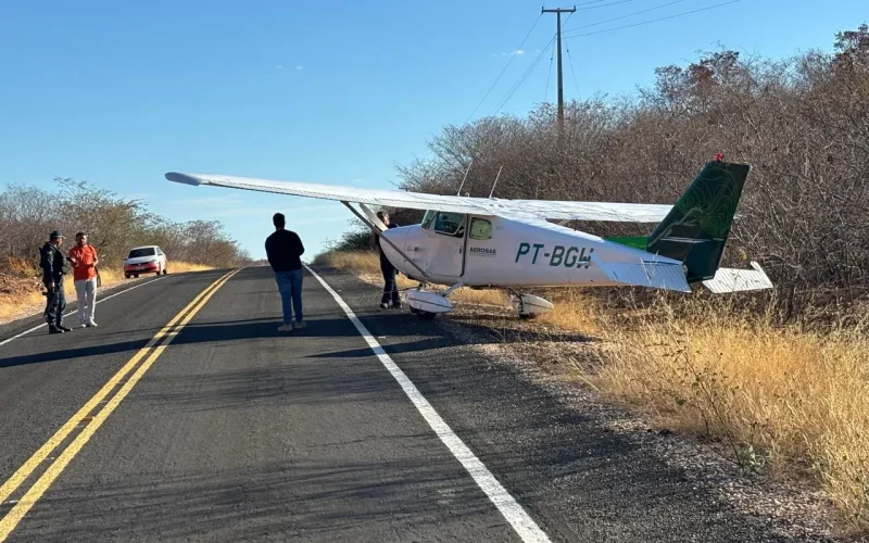 aviao_faz_pouso_forcado_em_rodovia_no_piaui