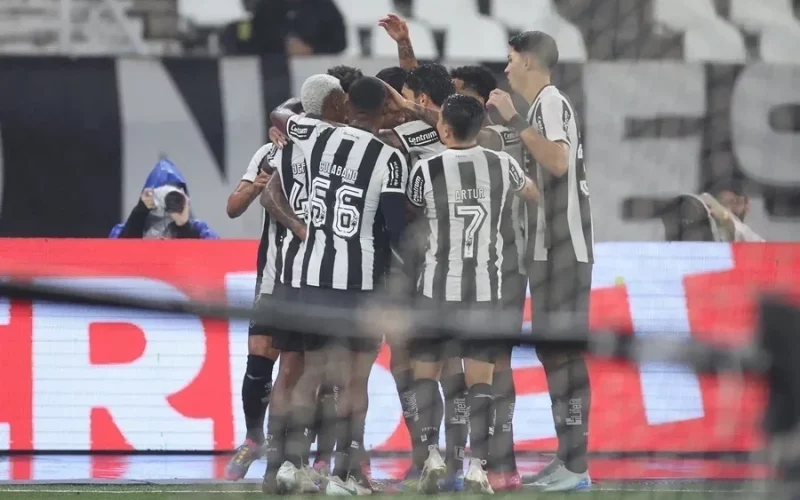 botafogo-da-show-de-gols-e-atropela-inter-no-nilton-santos-confira-os-lances-8807ef9d-ff9b-4487-8d0c-ac68fa3954d9.jpg