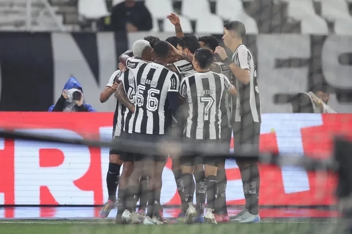 botafogo-da-show-de-gols-e-atropela-inter-no-nilton-santos-confira-os-lances-8807ef9d-ff9b-4487-8d0c-ac68fa3954d9.jpg