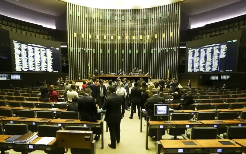 camara-pode-votar-urgencia-para-aumentar-numero-de-deputados-5ebdff0e-81ca-4743-b8b6-855ee6fd0236.jpg