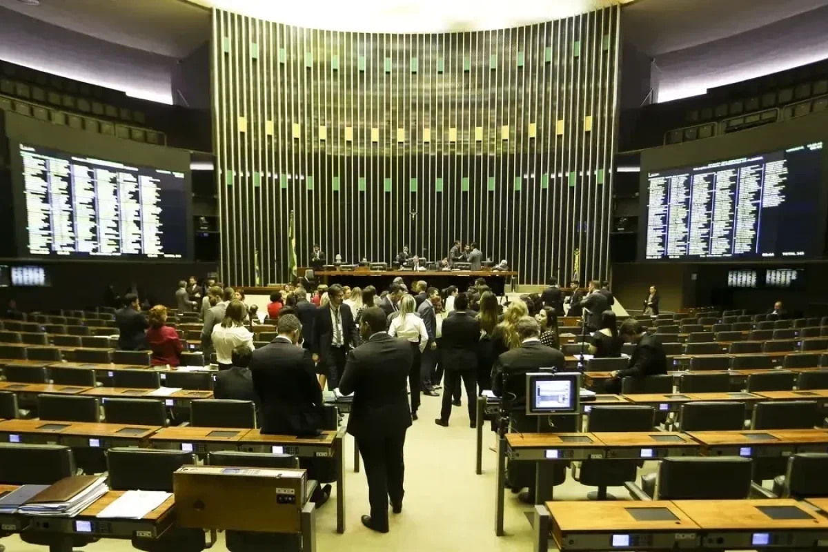 camara-pode-votar-urgencia-para-aumentar-numero-de-deputados-5ebdff0e-81ca-4743-b8b6-855ee6fd0236.jpg