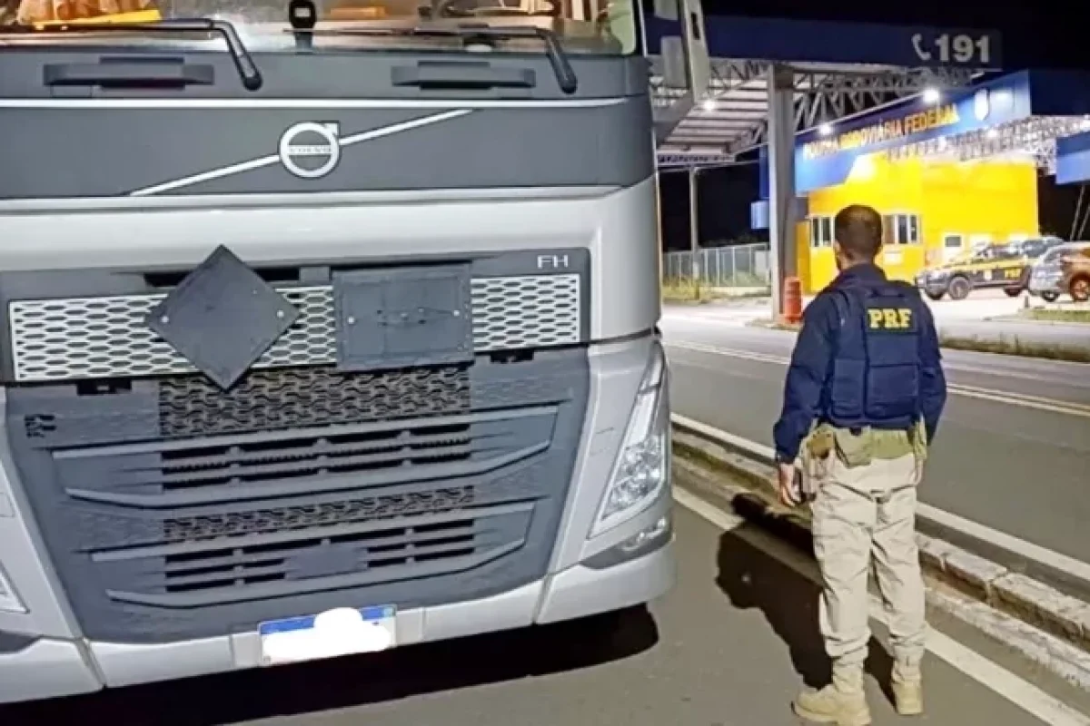 caminhoneiro-e-preso-por-dirigir-sob-influencia-de-drogas-em-valenca-do-piaui-d441ba08-7a72-421b-a2f9-1c5f16fd6d13.jpg