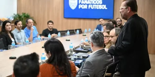 clubes-e-operadoras-de-apostas-se-reuniram-a-federacao-de-sao-paulo-para-discutir-projetos-de-restricao-a-publicidade-de-bets--f514425482f87d18