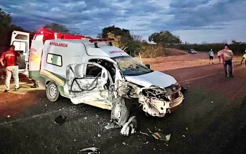 colisao-entre-ambulancia-e-caminhao-deixa-quatro-pessoas-feridas-no-piaui-87848399-945b-42ca-8fc1-64dbdb24fe5e.jpg