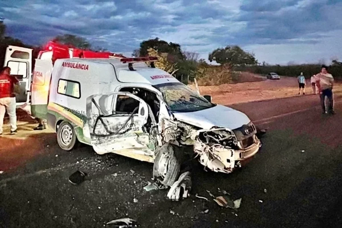 colisao-entre-ambulancia-e-caminhao-deixa-quatro-pessoas-feridas-no-piaui-87848399-945b-42ca-8fc1-64dbdb24fe5e.jpg