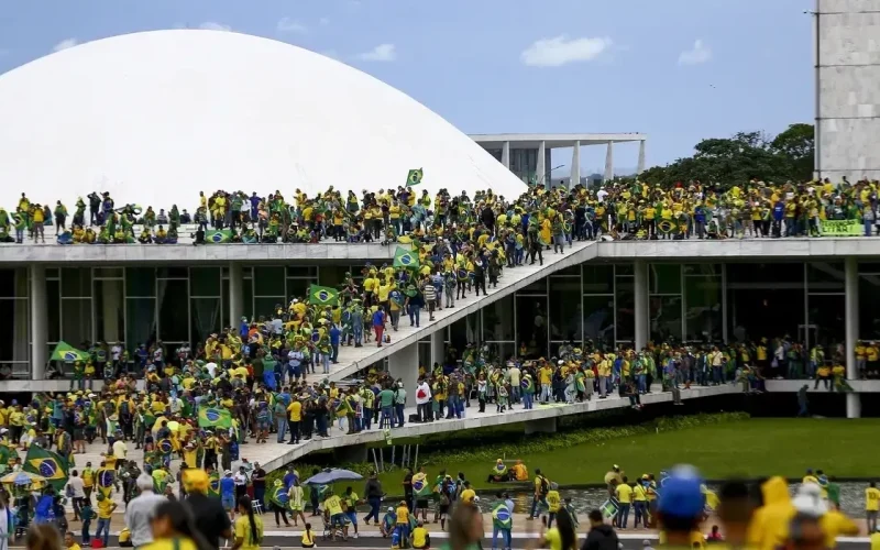 datafolha-56-sao-contra-anistia-aos-responsaveis-do-8-1-36-sao-a-favor-f0678900-9a2d-4e50-b5e0-252915ddce07.jpg