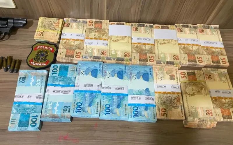 dinheiro-e-arma-apreendidos--b41ac1e080d0f45a
