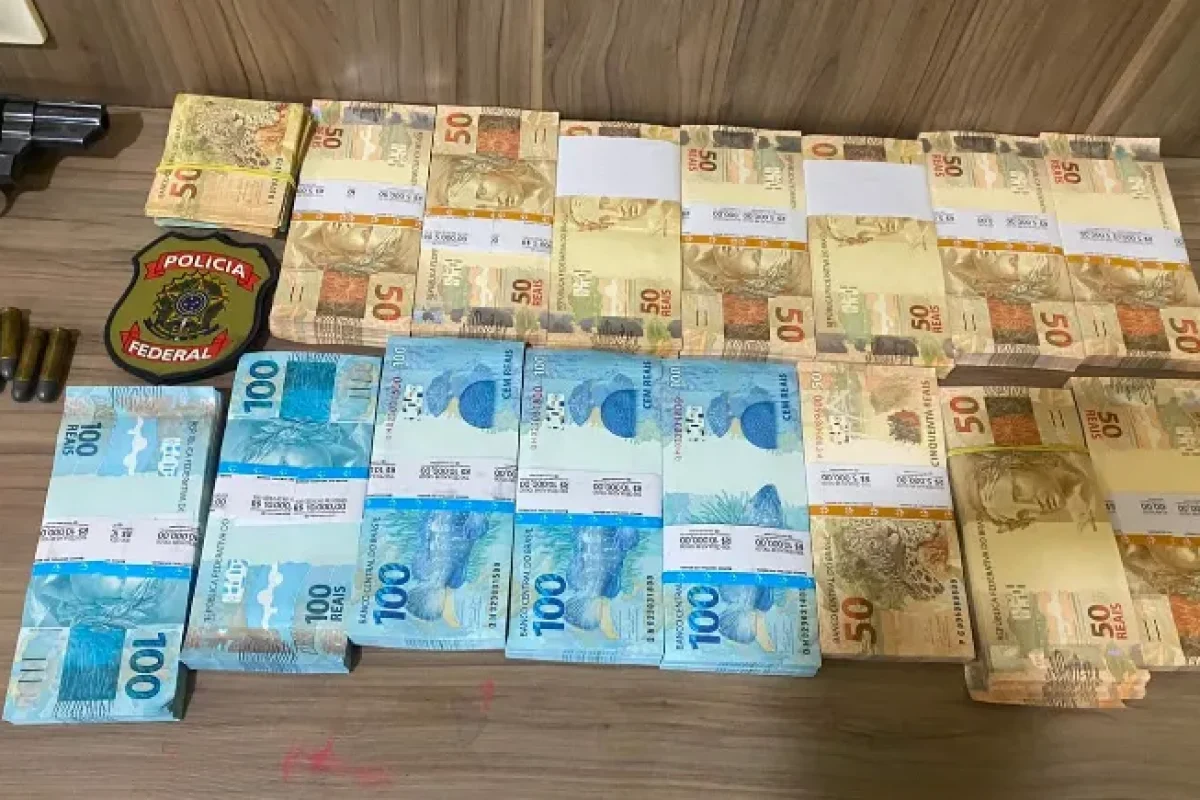 dinheiro-e-arma-apreendidos--b41ac1e080d0f45a