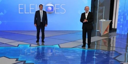 flavio-bolsonaro-e-lula-durante-debate-na-globo--0ceea24c90d71a4c