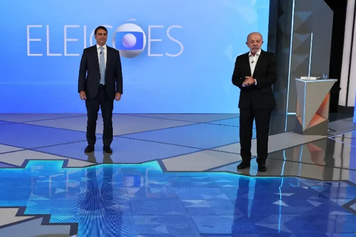 flavio-bolsonaro-e-lula-durante-debate-na-globo--0ceea24c90d71a4c