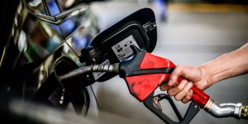 gasolina-deve-ficar-r-0-15-mais-cara-nos-postos-apos-reajuste-nas-refinarias-5cac8144-85ed-4096-bff5-04a7993b9a46.jpg-1