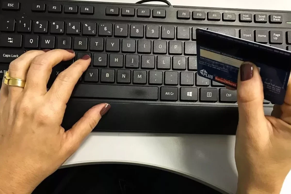 golpes-no-dia-das-maes-veja-como-se-proteger-nas-compras-online-3dfa6b8b-98e5-4a33-95e1-05ab3a7eefe4.jpg