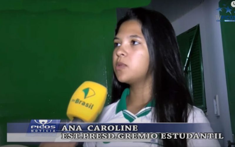 Ana Caroline, presidente de um grêmio estudanti