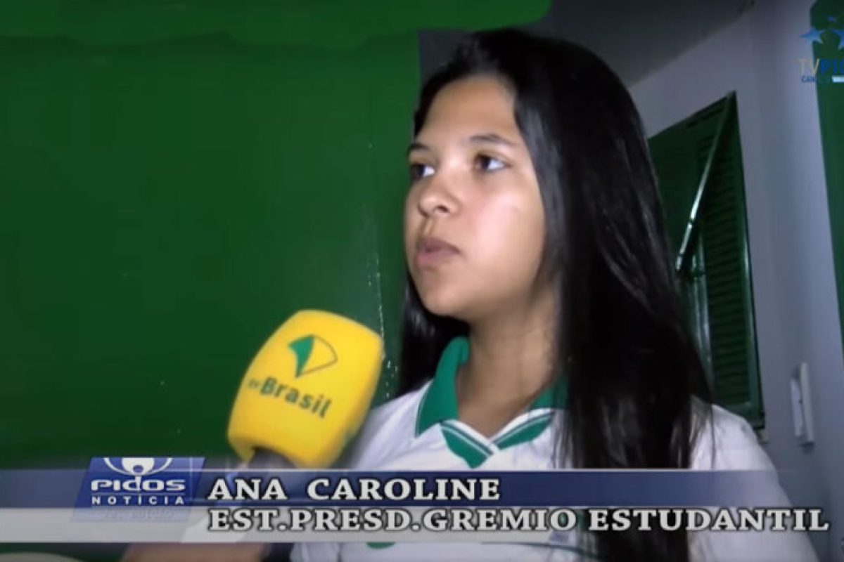 Ana Caroline, presidente de um grêmio estudanti