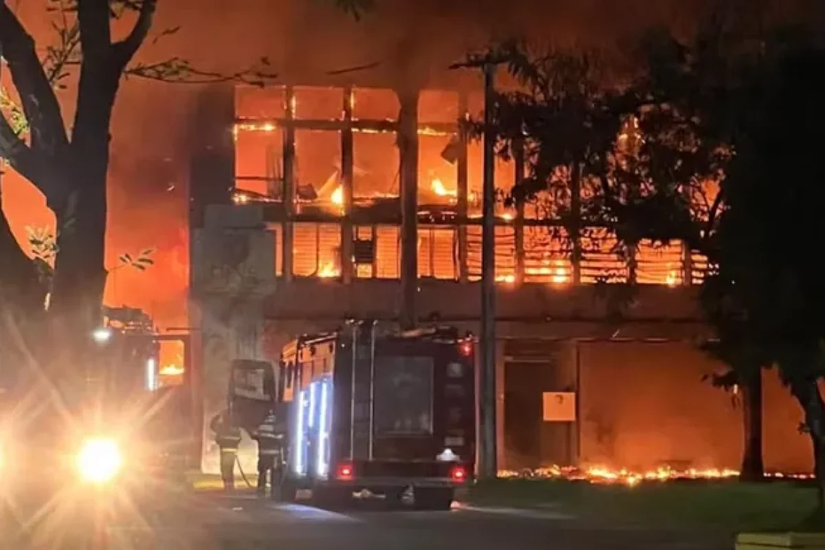 incendio-em-predio-da-ufpe--70011e1c03b2aa44