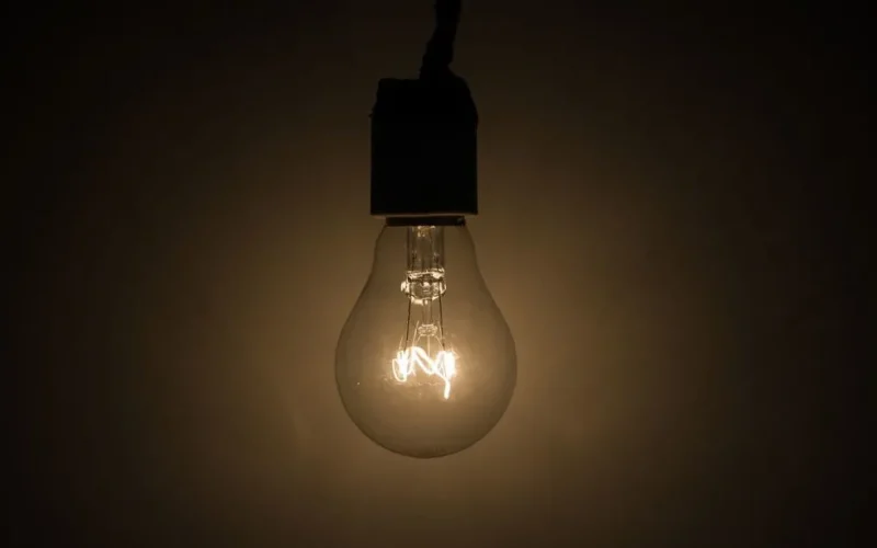 lampada-luz-energia-imagem-por-marcello-casal-jr-da-agencia-brasil-1024x613-1764278384