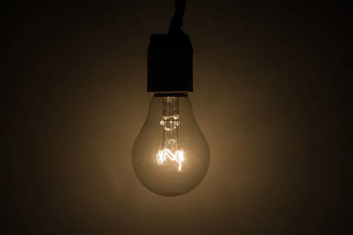 lampada-luz-energia-imagem-por-marcello-casal-jr-da-agencia-brasil-1024x613-1764278384