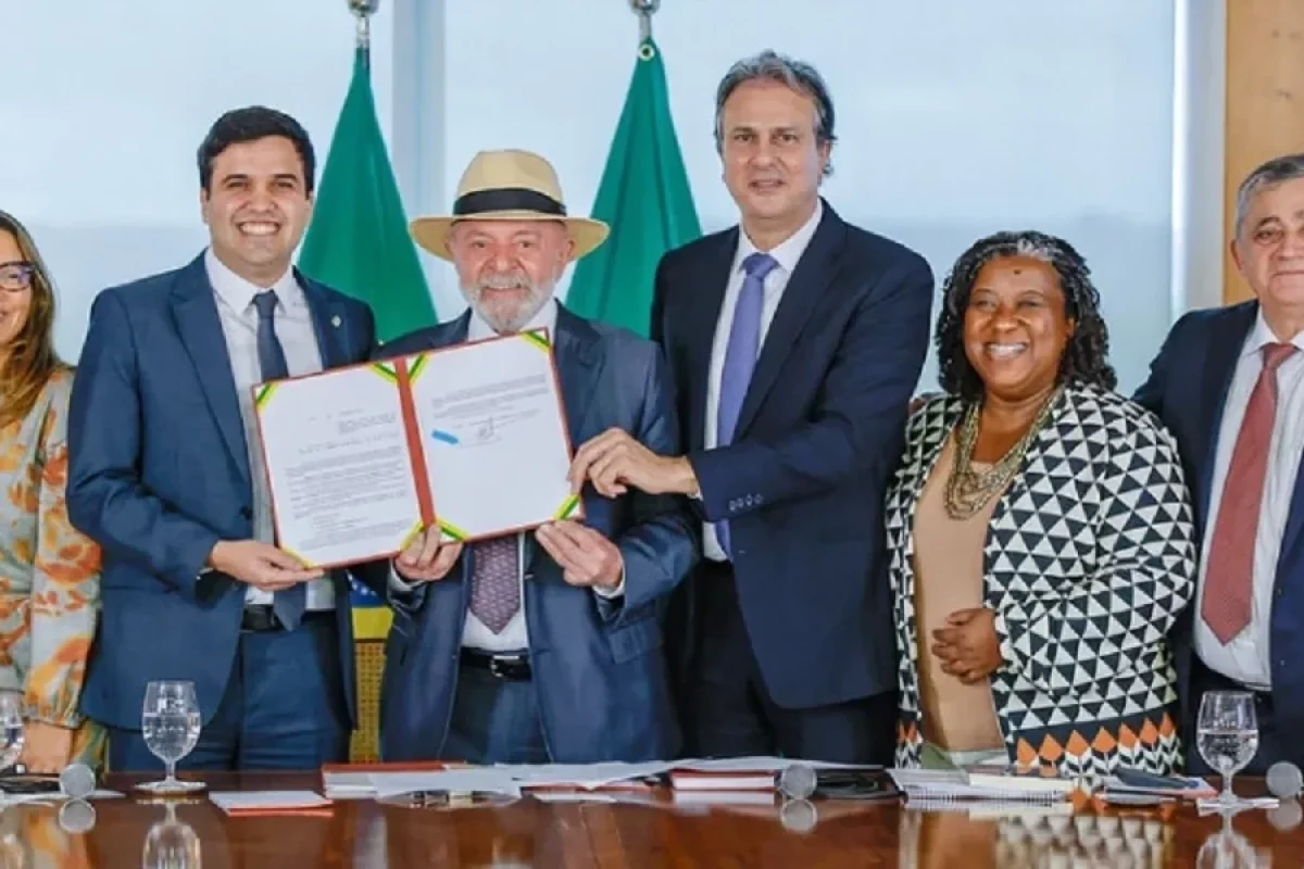 lula-sanciona-lei-que-limita-uso-de-celulares-em-escolas-publicas-e-privadas-902efcb0-49fe-4e9b-8f38-046b4bdcc4f1.jpg