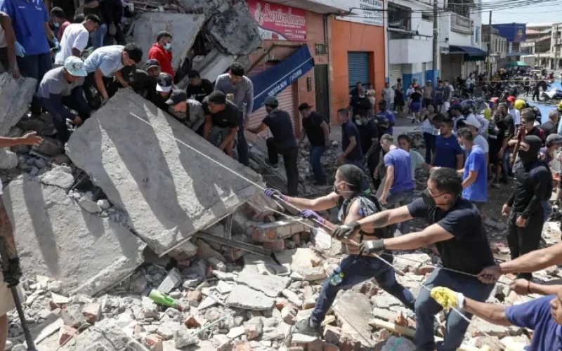 mais-de-60-predios-desabaram-apos-terremoto-de-magnitude-7-4-na-colombia--4c68745c383d8965