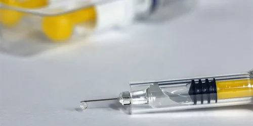 medicamento-injecao-injetavel-seringa