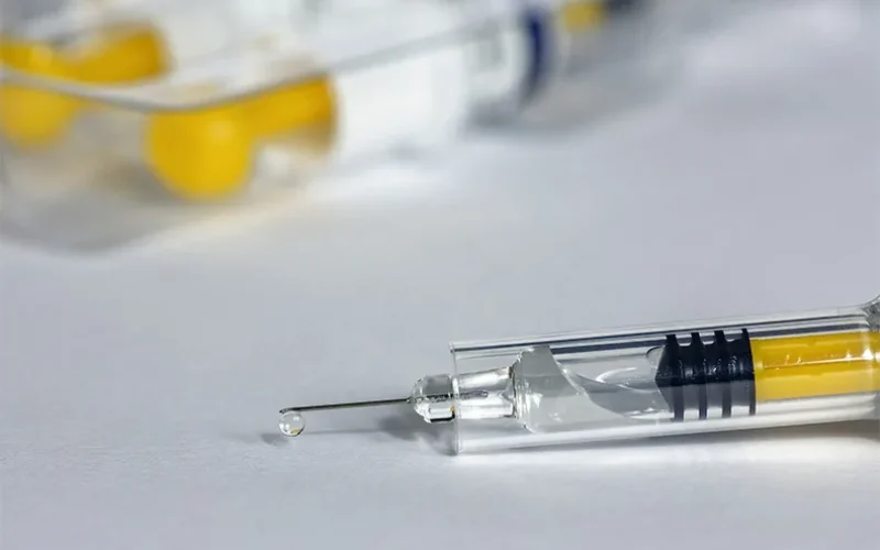 medicamento-injecao-injetavel-seringa