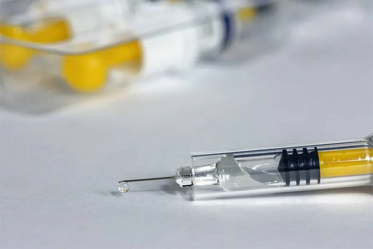 medicamento-injecao-injetavel-seringa