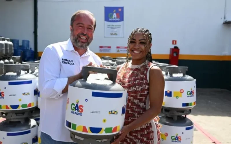 ministro-alexandre-silveira-minas-e-energia-participou-das-primeiras-entregas-do-gas-do-povo-em-belo-horizonte--eb5f182cbf4ab167