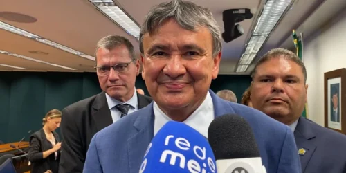 ministro-wellington-dias-anuncia-195-vans-do-mobisuas-para-municipios-do-piaui-7756b5ab-2149-4ab9-adc9-5f2e3771f508