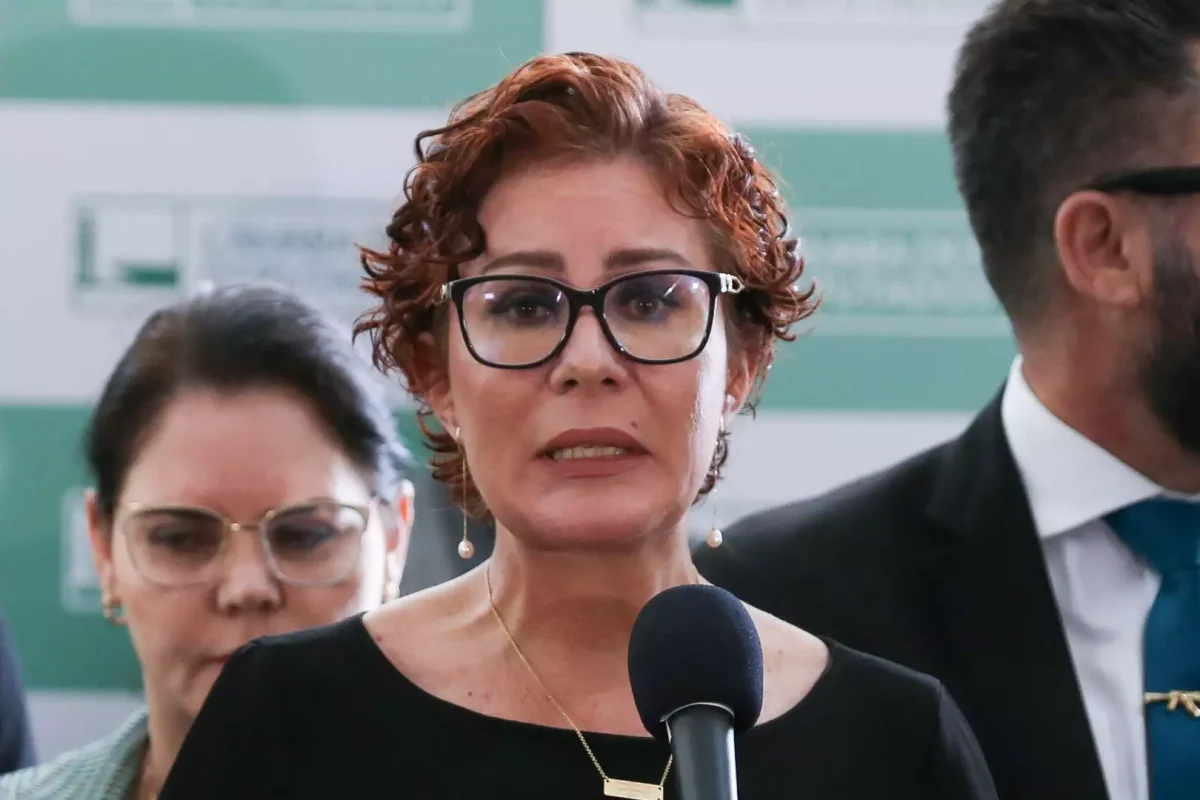moraes-decreta-prisao-da-deputada-carla-zambelli-e-a-inclui-na-lista-da-interpol-9c7edac2-2a4f-4322-a3fb-3a04d7ef45cc