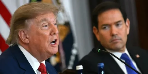 o-presidente-dos-estados-unidos-donald-trump-e-o-secretario-de-estado-norte-americano-marco-rubio--8136c7b1575092e3