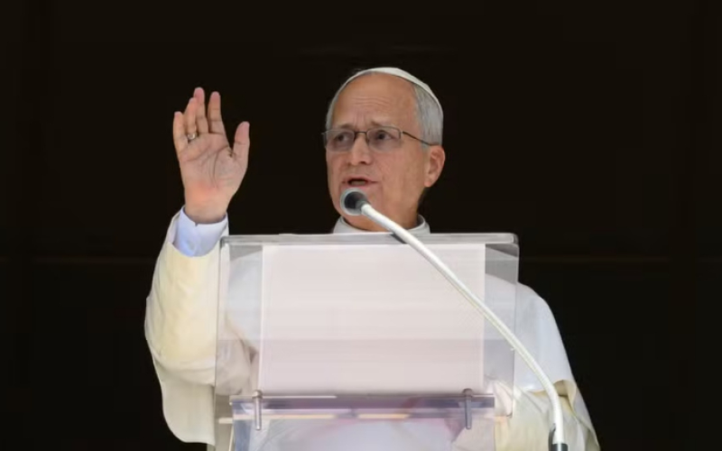 papa-leao-xiii-lidera-a-oracao-do-angelus-da-janela-do-palacio-apostolico-no-vaticano-em-11-de-outubro-de-2026--e89b2cfeb06bd31c