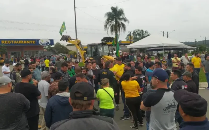 paralisacao-dos-caminhoneiros-em-2022--3288aa8af99e1a7d