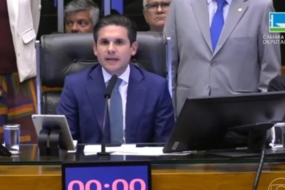 pec-da-blindagem-projeto-ocupou-toda-a-terca-feira-na-camara-dos-deputados--d1b4cf212e2dda24.jpg