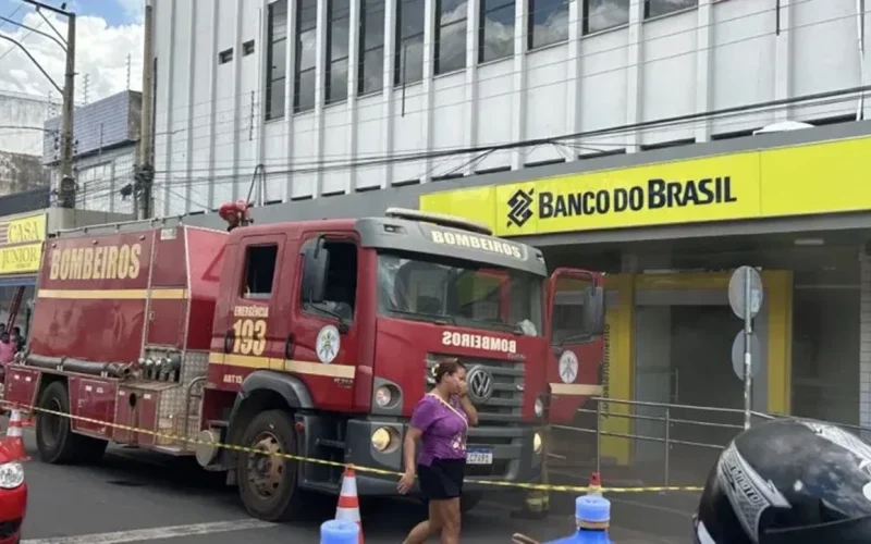 principio-de-incendio-atinge-agencia-do-banco-do-brasil-na-cidade-de-picos-1c3d4e08-177a-45b0-89f6-d73a0d83f2ab.jpg