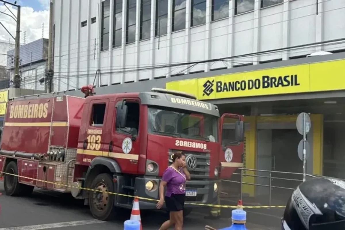 principio-de-incendio-atinge-agencia-do-banco-do-brasil-na-cidade-de-picos-1c3d4e08-177a-45b0-89f6-d73a0d83f2ab.jpg