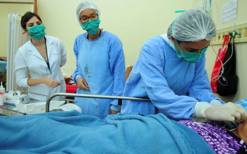pronto-socorro-do-hospital-de-santa-maria-recebe-30-enfermeiros-voluntarios-25556810757-1684237321