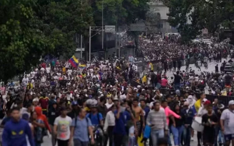 protestos-contra-maduro-se-espalham-pela-venezuela-e-deixam-11-mortos-bdb50d64-c36c-42a7-99c9-1b8219c2511c.jpg