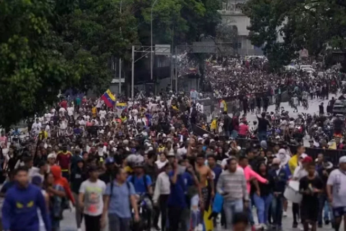 protestos-contra-maduro-se-espalham-pela-venezuela-e-deixam-11-mortos-bdb50d64-c36c-42a7-99c9-1b8219c2511c.jpg