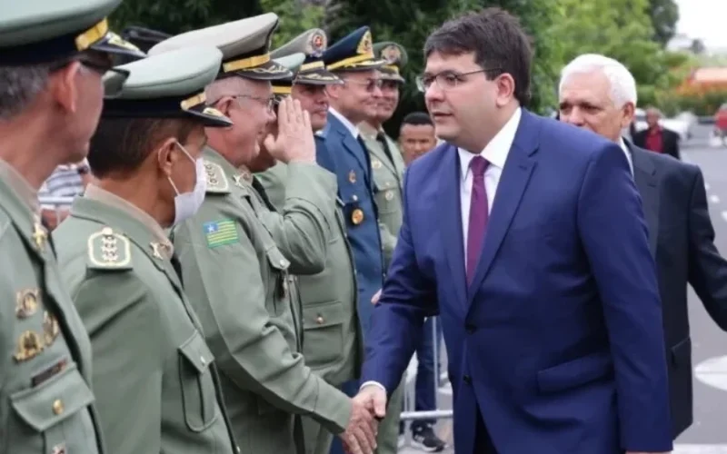 rafael-fonteles-define-valor-extra-para-policiais-do-piaui-veja-quanto-sera-45831e45-0b60-46f2-860d-b5c821ea03e0.jpg