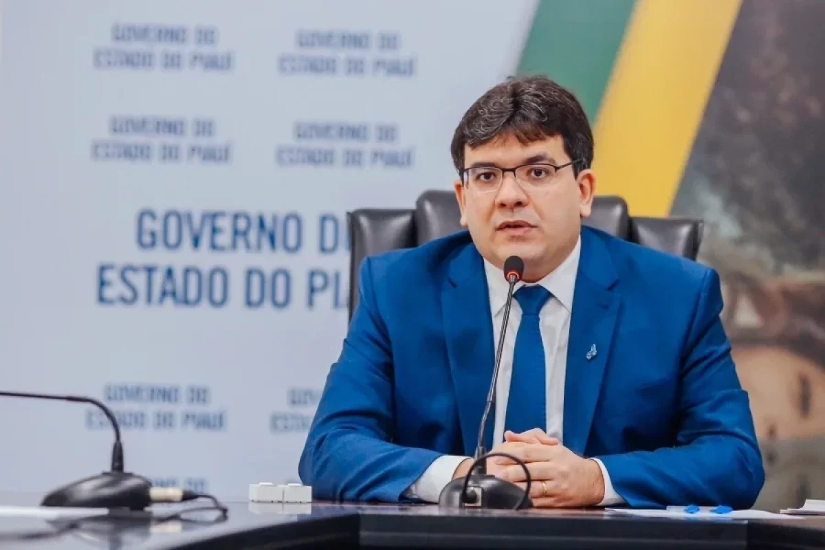 rafael-fonteles-fecha-regulamentacao-de-lei-que-veda-celulares-nas-escolas-veja-o-que-muda-118b080c-d3e6-4d47-8154-6518e5c69830.jpg