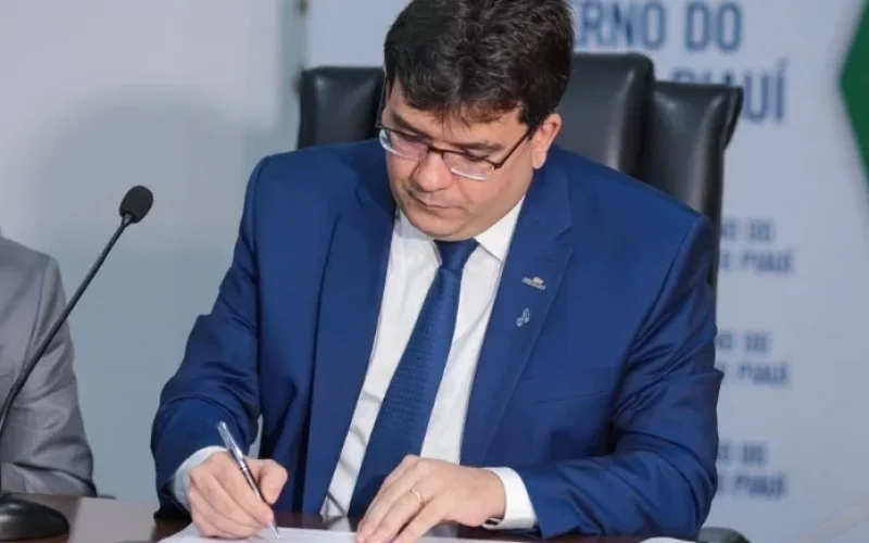 rafael-fonteles-sanciona-lei-para-aumentar-seguranca-nas-escolas-publicas-estaduais-2ab692df-3351-4e15-803f-62c058600a8e.jpg
