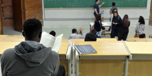 UnB foi a primeira universidade federal a adotar sistema de cotas raciais


UnB reserva vagas para negros desde o vestibular de 2004


Percentual de negros com diploma cresceu quase quatro vezes desde 2000, segundo IBGE