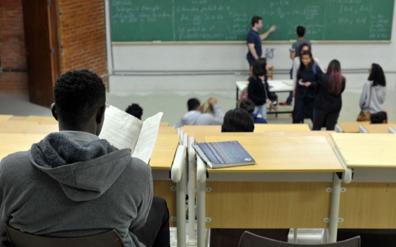 UnB foi a primeira universidade federal a adotar sistema de cotas raciais


UnB reserva vagas para negros desde o vestibular de 2004


Percentual de negros com diploma cresceu quase quatro vezes desde 2000, segundo IBGE